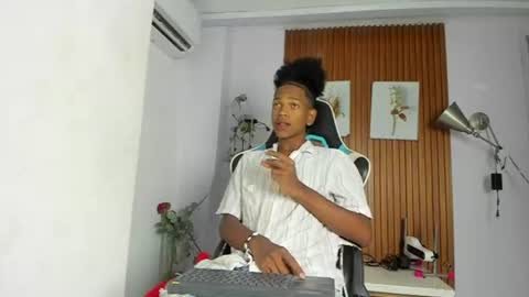 Snapshot of afrowayuu chatting on June 15, 2026, 5:26 pm afrowayuu online show from June 15, 2026, 5:26 pm