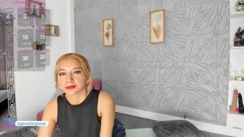 Agatadelphine online show from February 4, 2026, 1:28 pm