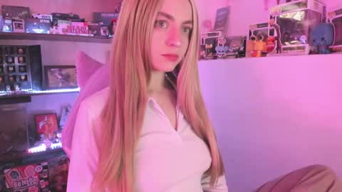 Camila     2 online show from January 14, 2025, 7:21 pm