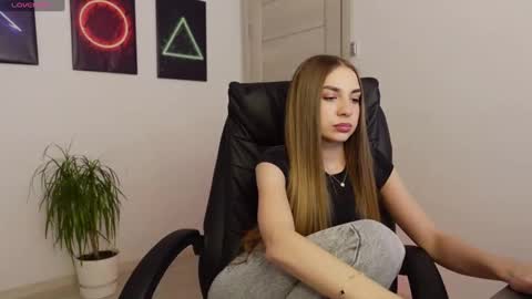 Agelina Lilly Laura online show from February 16, 2025, 10:32 am