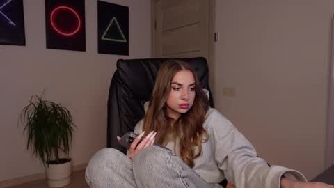 Agelina Lilly Laura online show from February 20, 2025, 3:41 pm