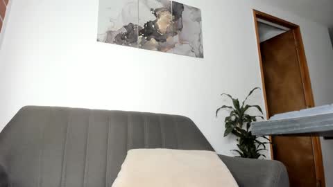 Sara Mesa online show from January 16, 2025, 4:07 am