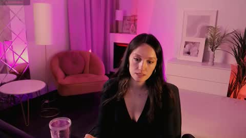 Agnes online show from September 26, 2025, 8:40 am