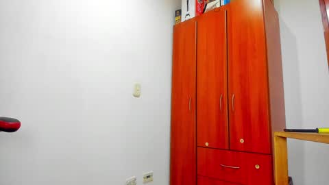 Agustin online show from January 21, 2025, 6:12 pm