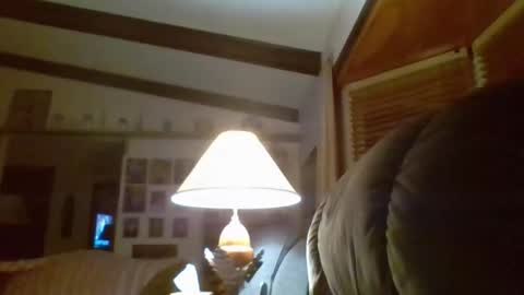 aguynrkfrd online show from December 19, 2025, 9:38 am