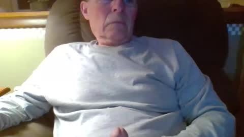 aguynrkfrd online show from April 14, 2026, 9:37 am