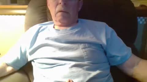 aguynrkfrd online show from April 19, 2026, 9:52 am