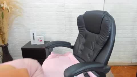 Ahisha online show from February 18, 2025, 3:43 pm