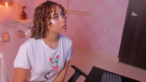 Snapshot of ahny_sweet chatting on June 19, 2026, 3:49 pm Ahny Sweet online show from June 19, 2026, 3:49 pm