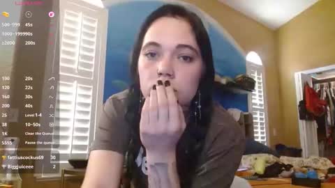 Snapshot of ahungkittykat chatting on April 17, 2026, 11:19 pm Kat online show from April 17, 2026, 11:19 pm