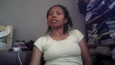 Snapshot of aicha_boobs chatting on October 13, 2025, 3:50 am Aicha boobs online show from October 13, 2025, 3:50 am