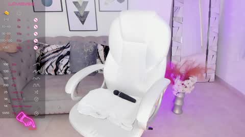 AIDA ADAMS online show from January 11, 2025, 6:44 pm