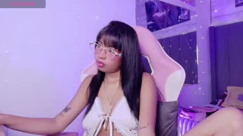 Snapshot of aida_princess chatting on June 4, 2026, 11:22 pm Aida online show from June 4, 2026, 11:22 pm
