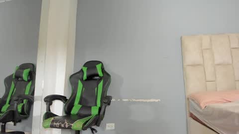 karoline  online show from February 4, 2025, 9:20 pm