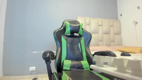 karoline  online show from February 20, 2025, 2:07 am