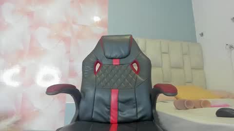 karoline  online show from February 26, 2025, 9:37 pm