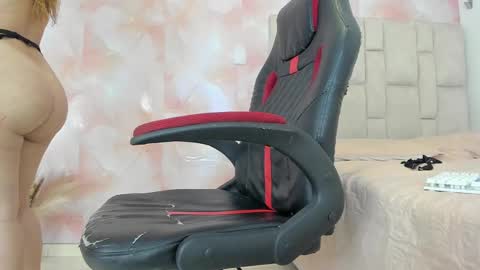 karoline  online show from March 5, 2025, 6:45 pm