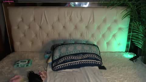 AIDAN online show from September 26, 2025, 11:53 pm