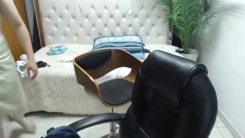 AIDAN online show from October 3, 2025, 11:24 pm