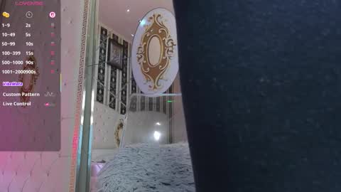 aidasina online show from October 18, 2025, 7:03 pm