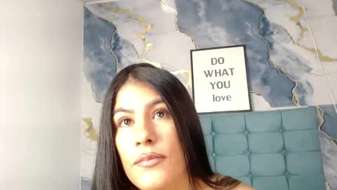 Ailyn online show from April 21, 2026, 2:51 am