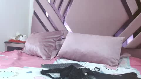 aiilynsmiith online show from January 11, 2026, 6:46 pm