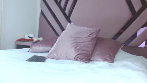 aiilynsmiith online show from January 17, 2026, 1:10 am