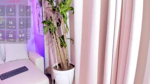 Snapshot of ailee_naughty chatting on December 19, 2025, 1:56 am online show from December 19, 2025, 1:56 am