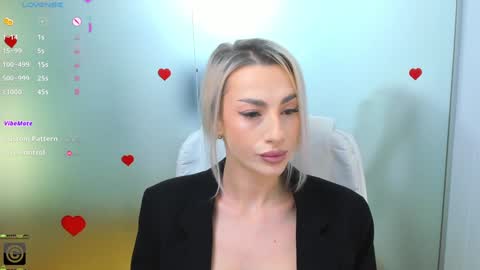 Allie  online show from November 25, 2025, 8:36 am