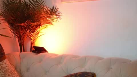  Aileen  online show from April 15, 2026, 8:42 pm