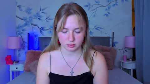 Alisa online show from November 9, 2025, 1:31 pm