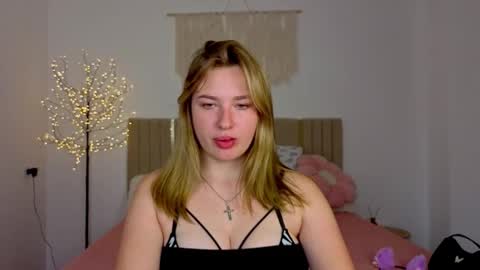 Alisa online show from November 15, 2025, 1:51 pm