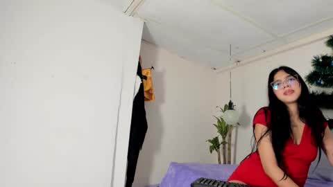 Ainoa  online show from November 28, 2025, 1:03 pm