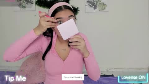 Ainoa  online show from December 3, 2025, 12:36 pm