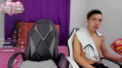 aisha_berry online show from September 30, 2025, 3:22 am