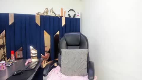 Aisha online show from April 24, 2026, 3:53 am