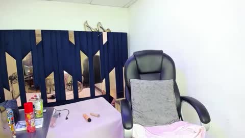 Aisha online show from April 26, 2026, 3:26 am