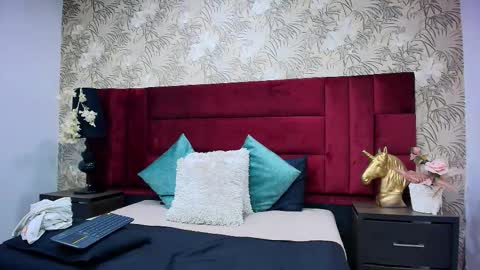 Aisha  online show from November 11, 2025, 12:27 pm