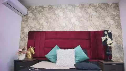 Aisha  online show from November 14, 2025, 1:10 pm