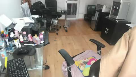 Katie   online show from April 14, 2026, 3:40 pm