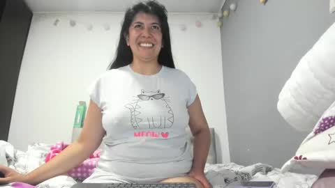Snapshot of aisha_latina chatting on May 15, 2026, 2:57 pm Katie online show from May 15, 2026, 2:57 pm