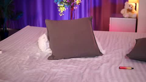 Lora online show from February 3, 2025, 12:36 pm