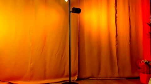 Lora online show from March 7, 2025, 11:27 pm