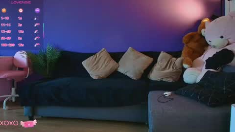 Lora online show from April 16, 2026, 9:32 am