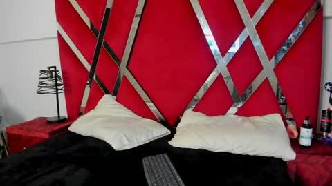 aishaxht online show from April 21, 2026, 1:42 am