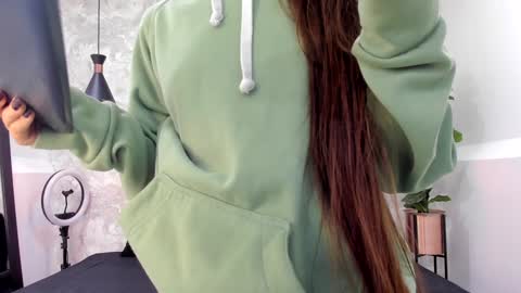 little aitana  online show from January 4, 2025, 3:17 pm