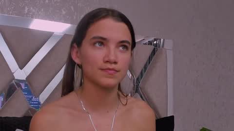 little aitana  online show from January 18, 2025, 3:59 pm