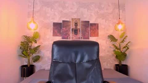 little aitana  online show from December 18, 2025, 10:05 pm