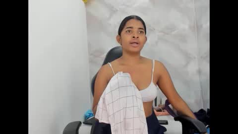 aitana online show from October 6, 2025, 1:41 pm