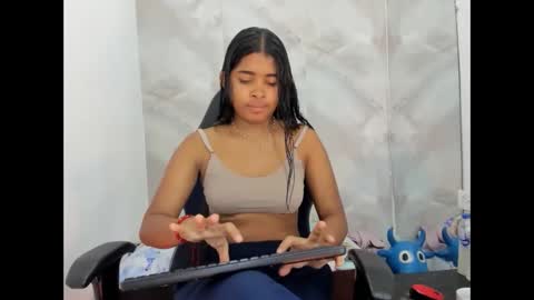 aitana online show from October 12, 2025, 1:43 pm